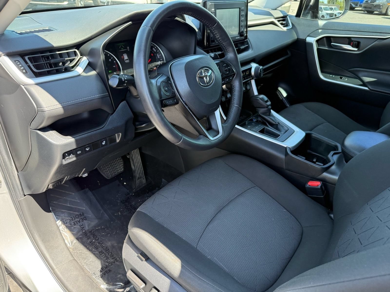 Used 2022 Toyota RAV4 XLE w/ XLE Grade Weather Package FWD image 12