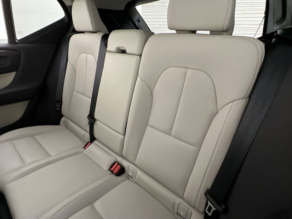 Certified 2024 Volvo XC40 B5 Plus image 26