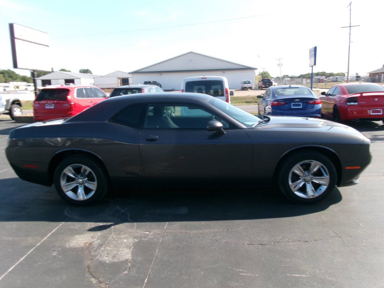 Used 2015 Dodge Challenger SXT image 3