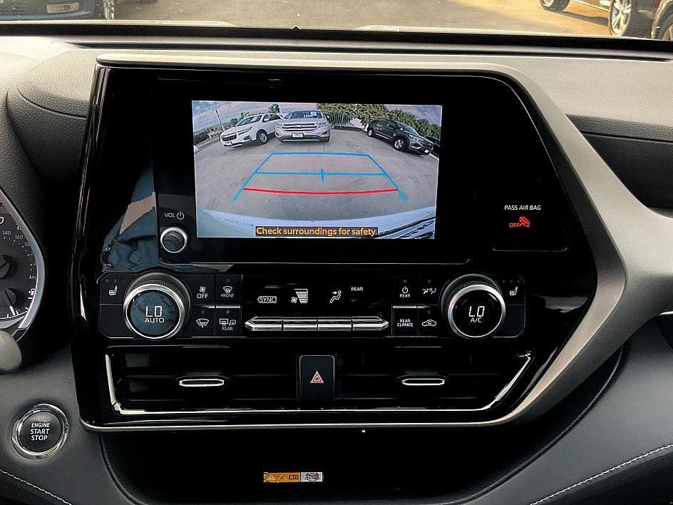 Used 2023 Toyota Highlander XLE image 26