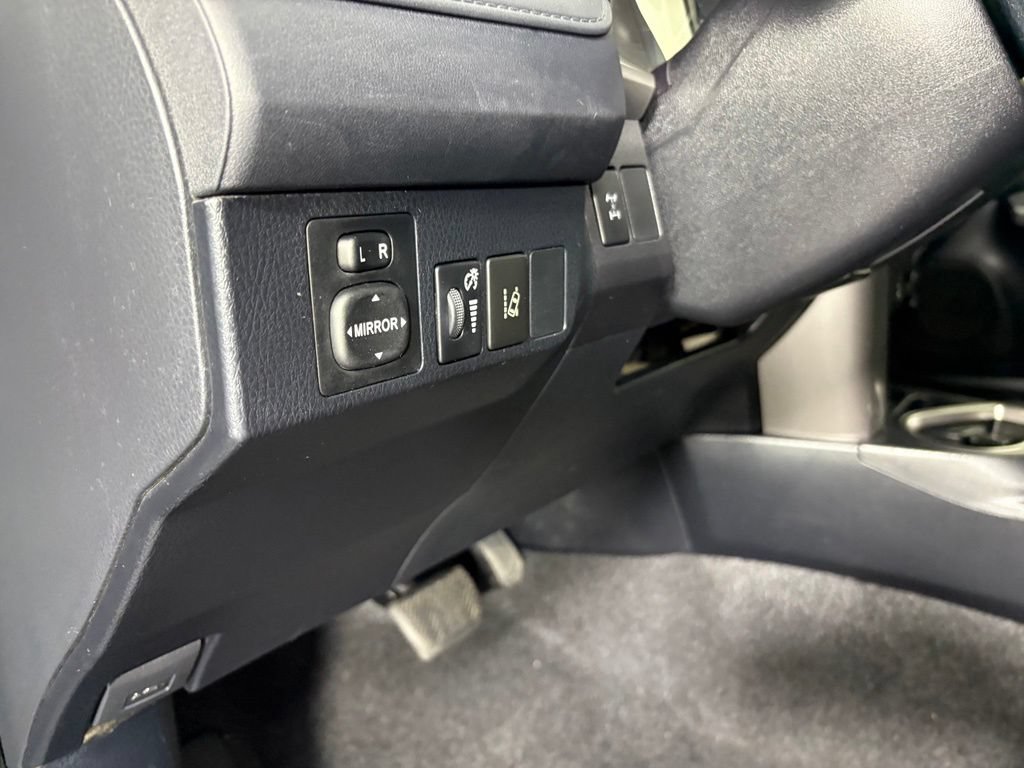 Used 2017 Toyota RAV4 LE AWD/4WD image 16