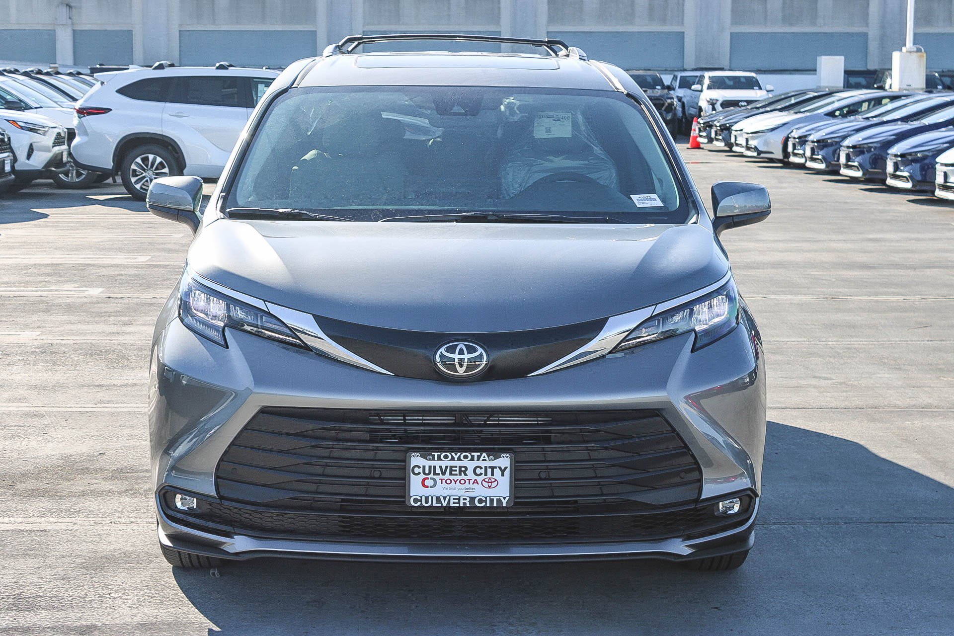 New 2026 Toyota Sienna XLE image 2