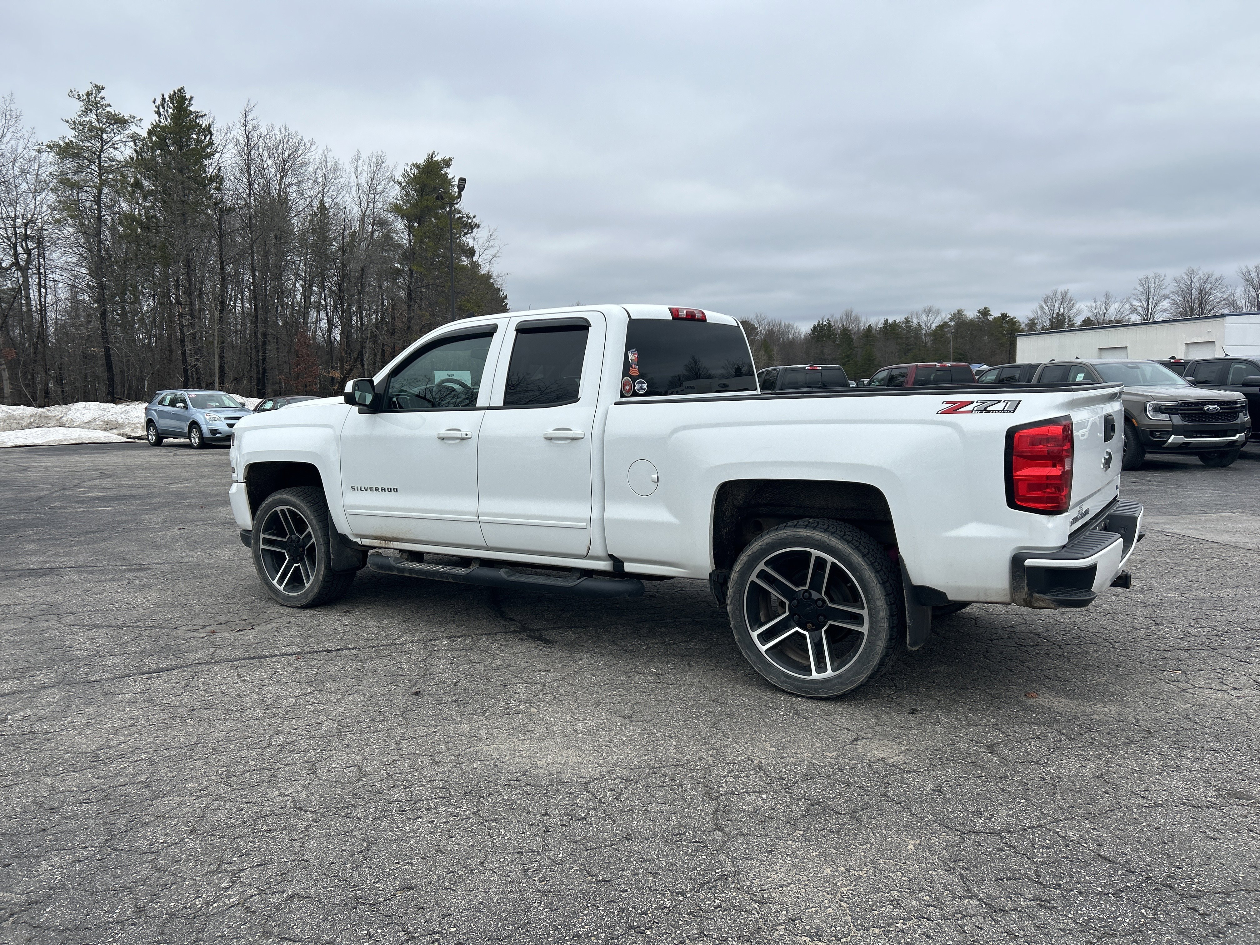 Used 2019 Chevrolet Silverado 1500 LT w/ LPO, Black Pack AWD/4WD image 6