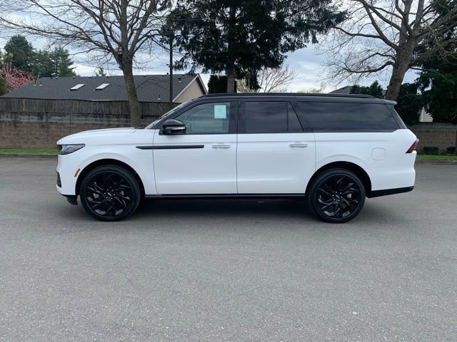 New 2026 Lincoln Navigator L Black Label AWD/4WD image 2