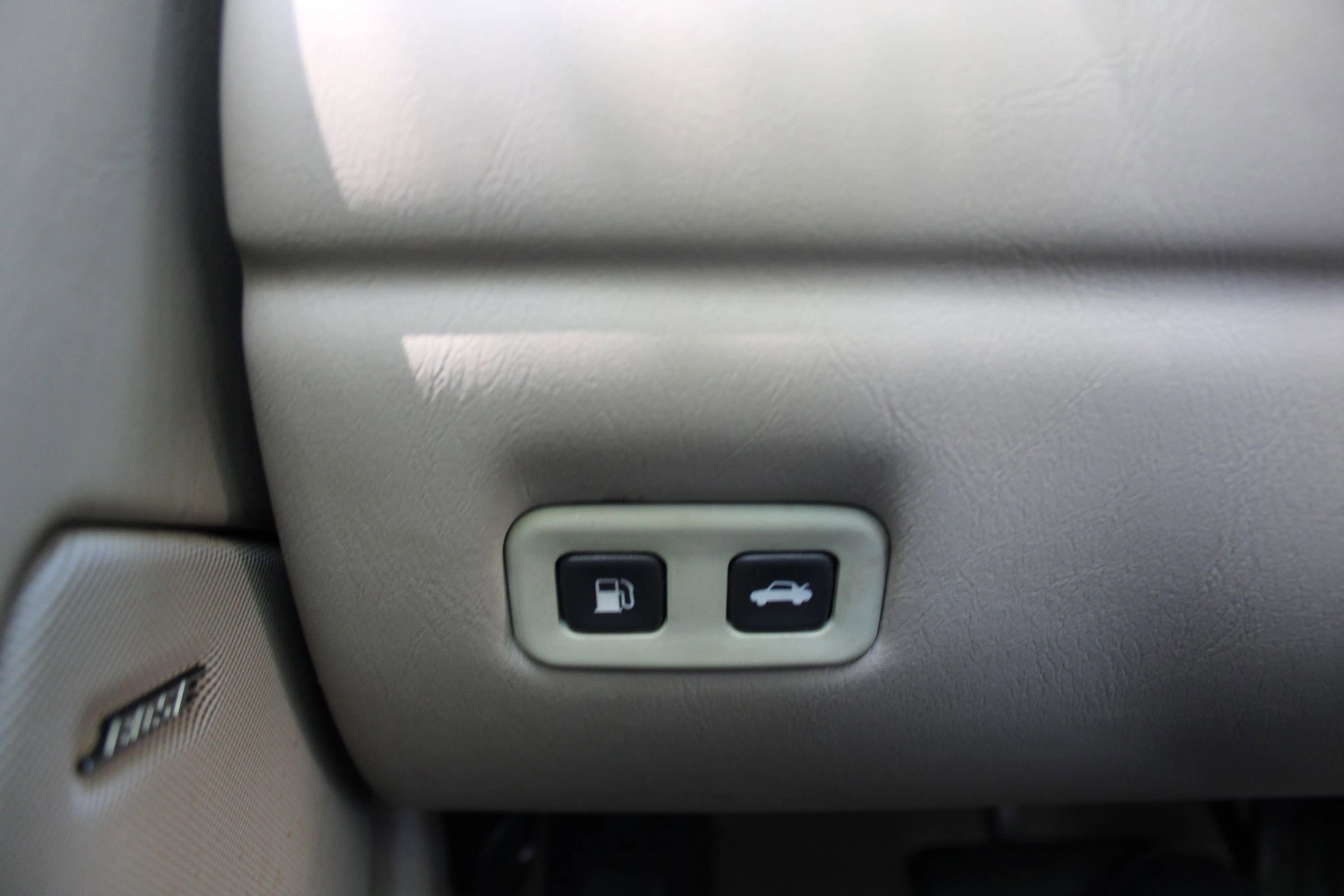 Used 2005 Cadillac XLR RWD image 26