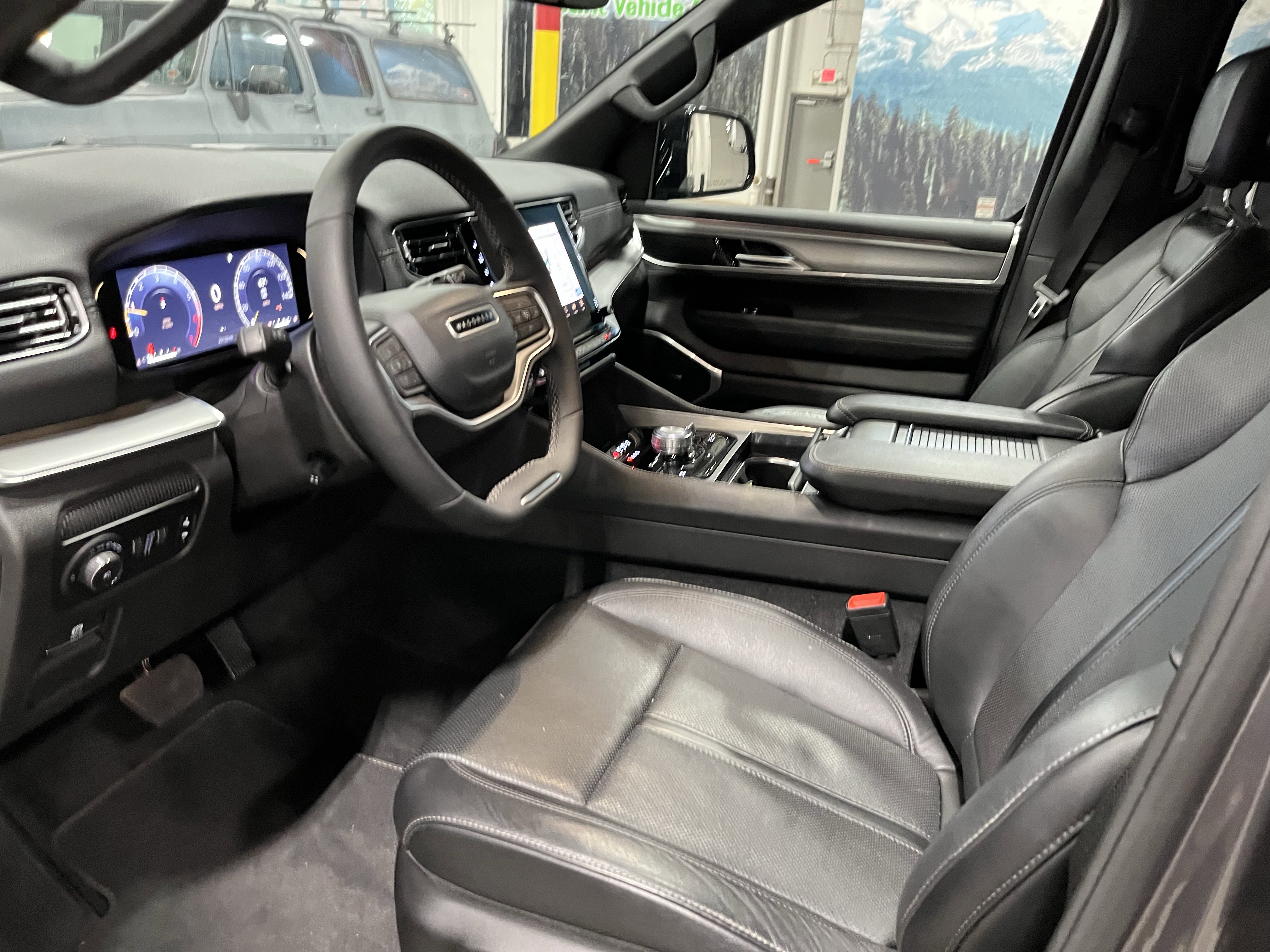 Used 2024 Jeep Wagoneer Series II w/ Convenience Group I image 10