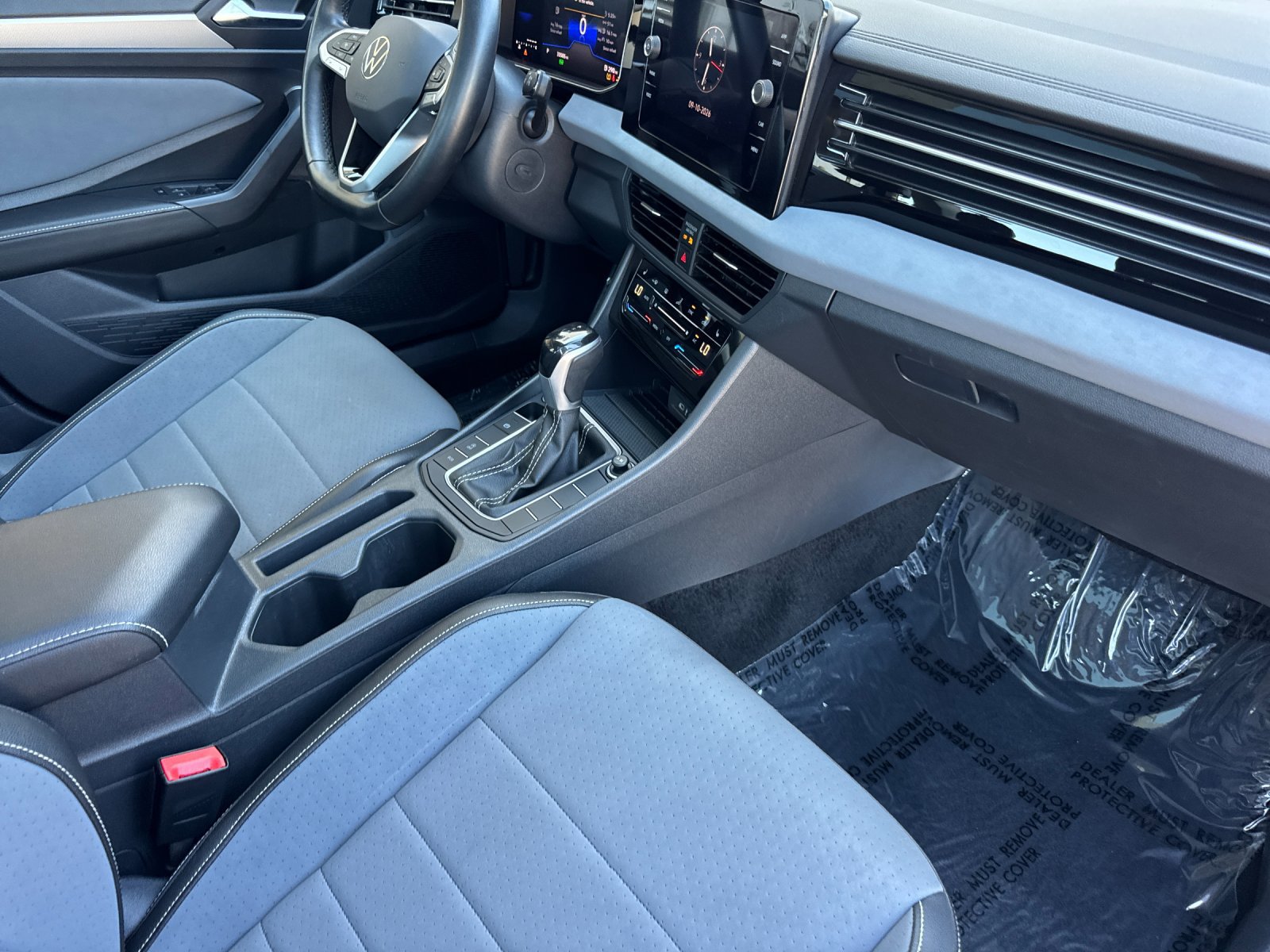 Used 2025 Volkswagen Jetta SE FWD image 17