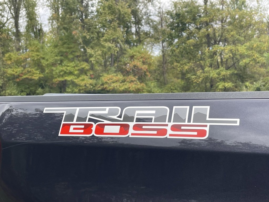 Used 2024 Chevrolet Silverado 1500 LT Trail Boss w/ LPO, Dark Essentials Package image 18