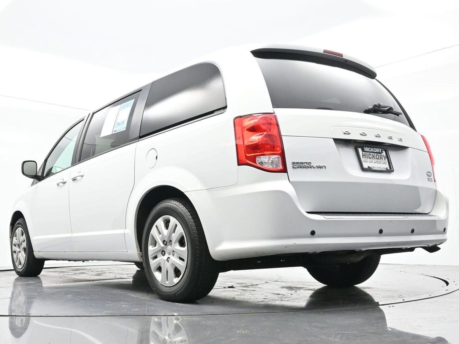 Used 2018 Dodge Grand Caravan SE w/ UConnect Hands-Free Group image 46