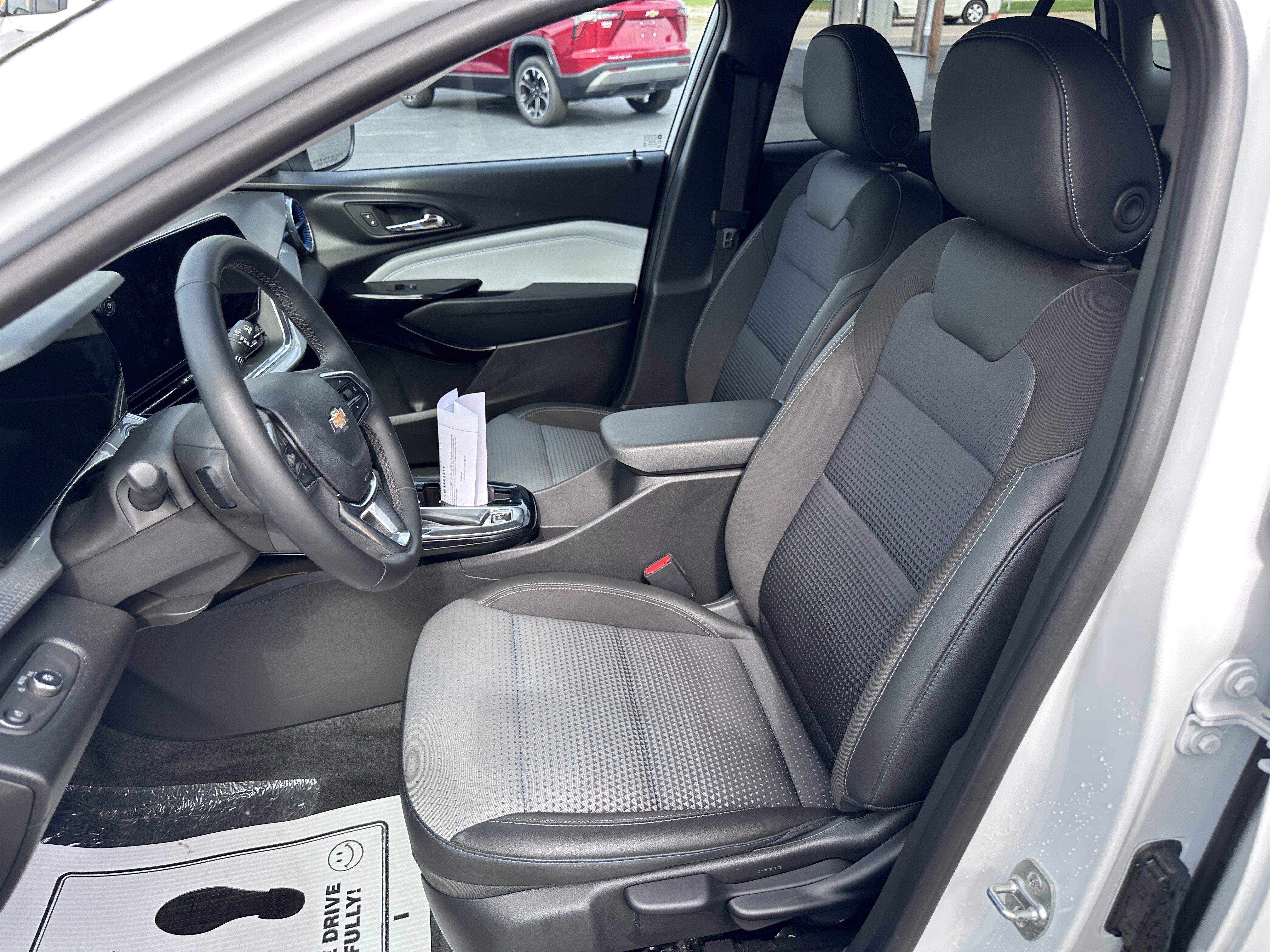 Used 2025 Chevrolet Trax LT w/ Driver Confidence Package image 10