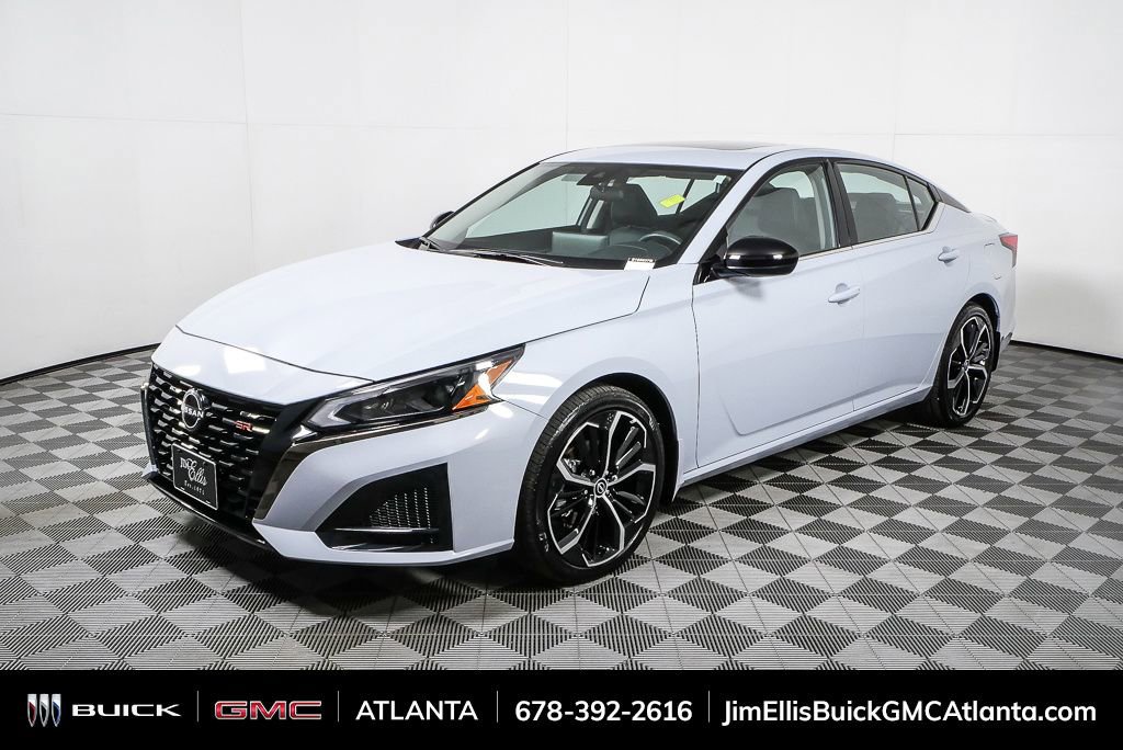 Used 2023 Nissan Altima 2.5 SR w/ SR Premium Package image 1