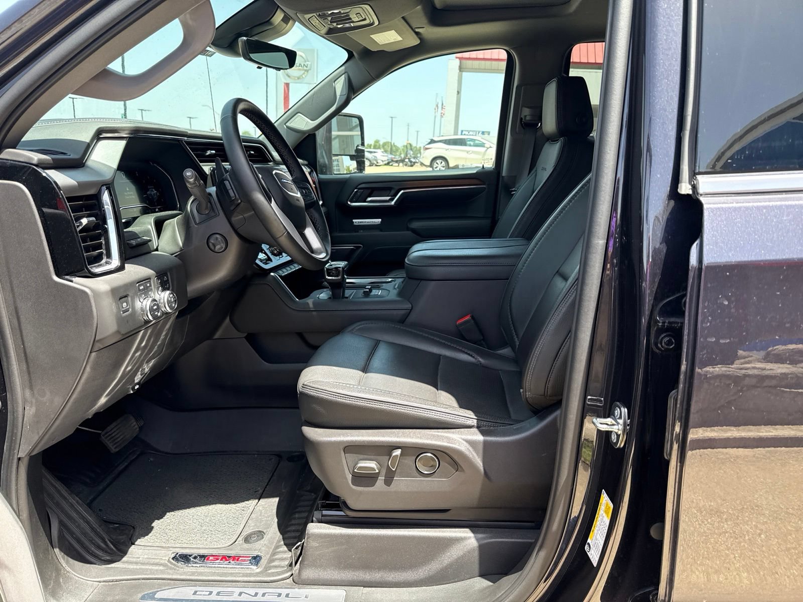 Used 2024 GMC Sierra 1500 Denali w/ Denali Reserve Package AWD/4WD image 12