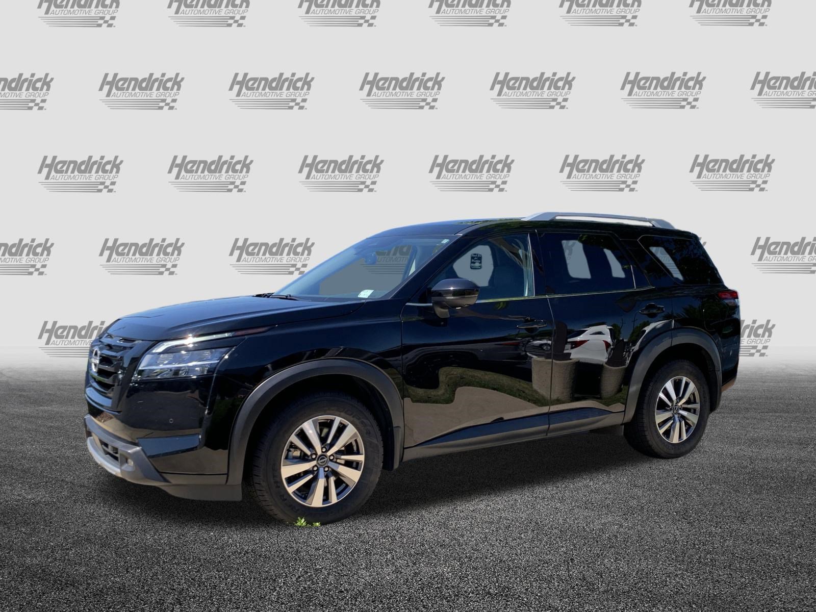 Used 2022 Nissan Pathfinder SL w/ Lighting Package (N92) AWD/4WD image 5