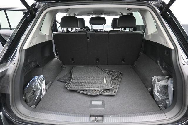 Used 2022 Volkswagen Tiguan SE AWD/4WD image 31