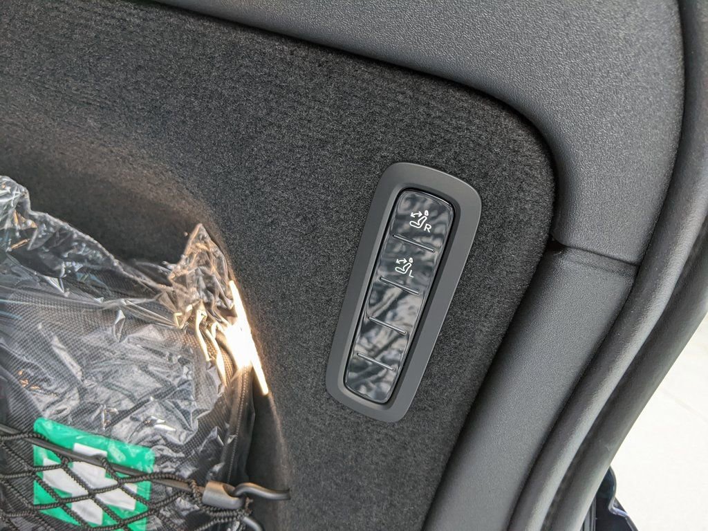 New 2025 Volvo EX90 Plus w/ Protection Package Premier image 28