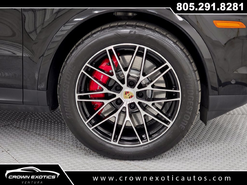 Used 2024 Porsche Cayenne S AWD/4WD image 9
