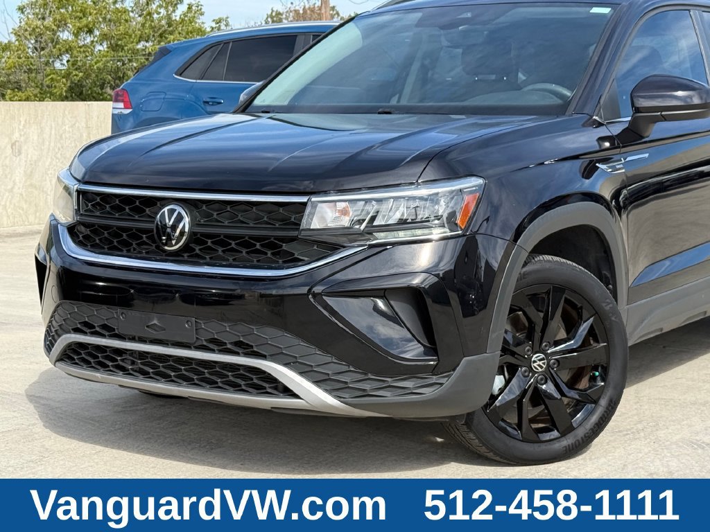 Used 2022 Volkswagen Taos SE w/ Driver Assistance Package FWD image 5