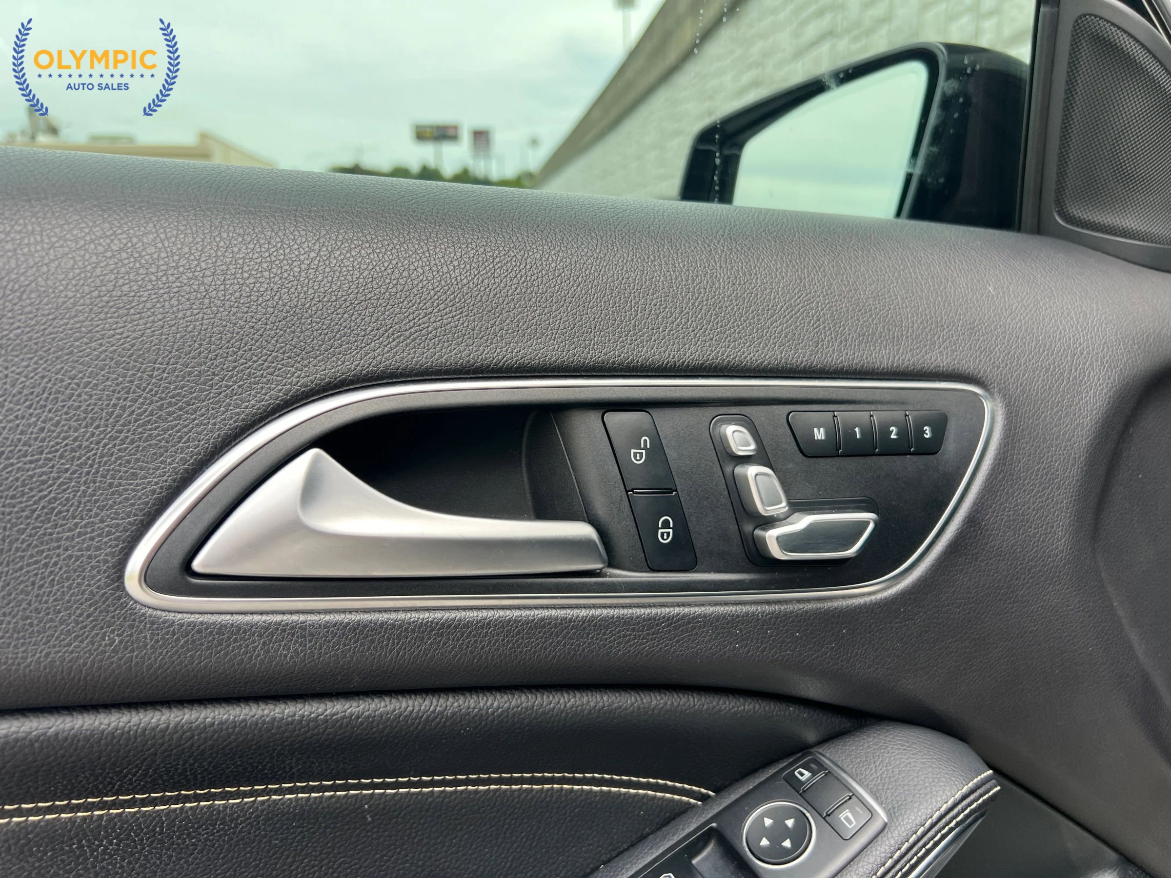 Used 2019 Mercedes-Benz GLA 250 4MATIC w/ Premium Package image 35