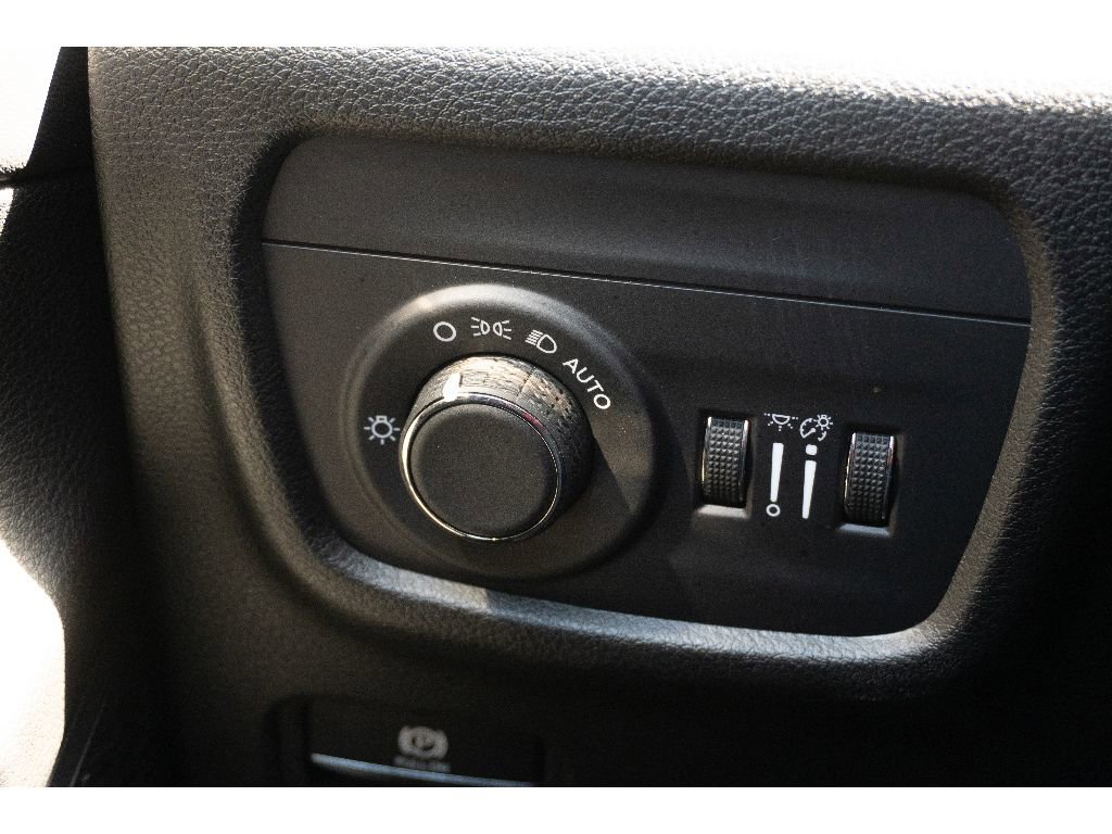 Used 2024 Jeep Grand Cherokee L Laredo image 30