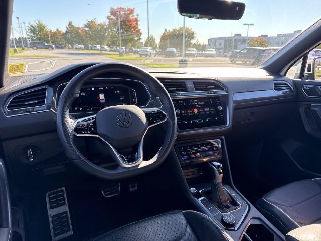 Used 2023 Volkswagen Tiguan SEL R-Line AWD/4WD image 19