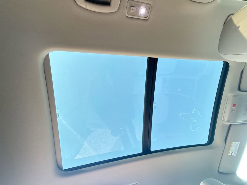 Used 2023 Volkswagen Atlas SE w/ Panoramic Sunroof Package image 16