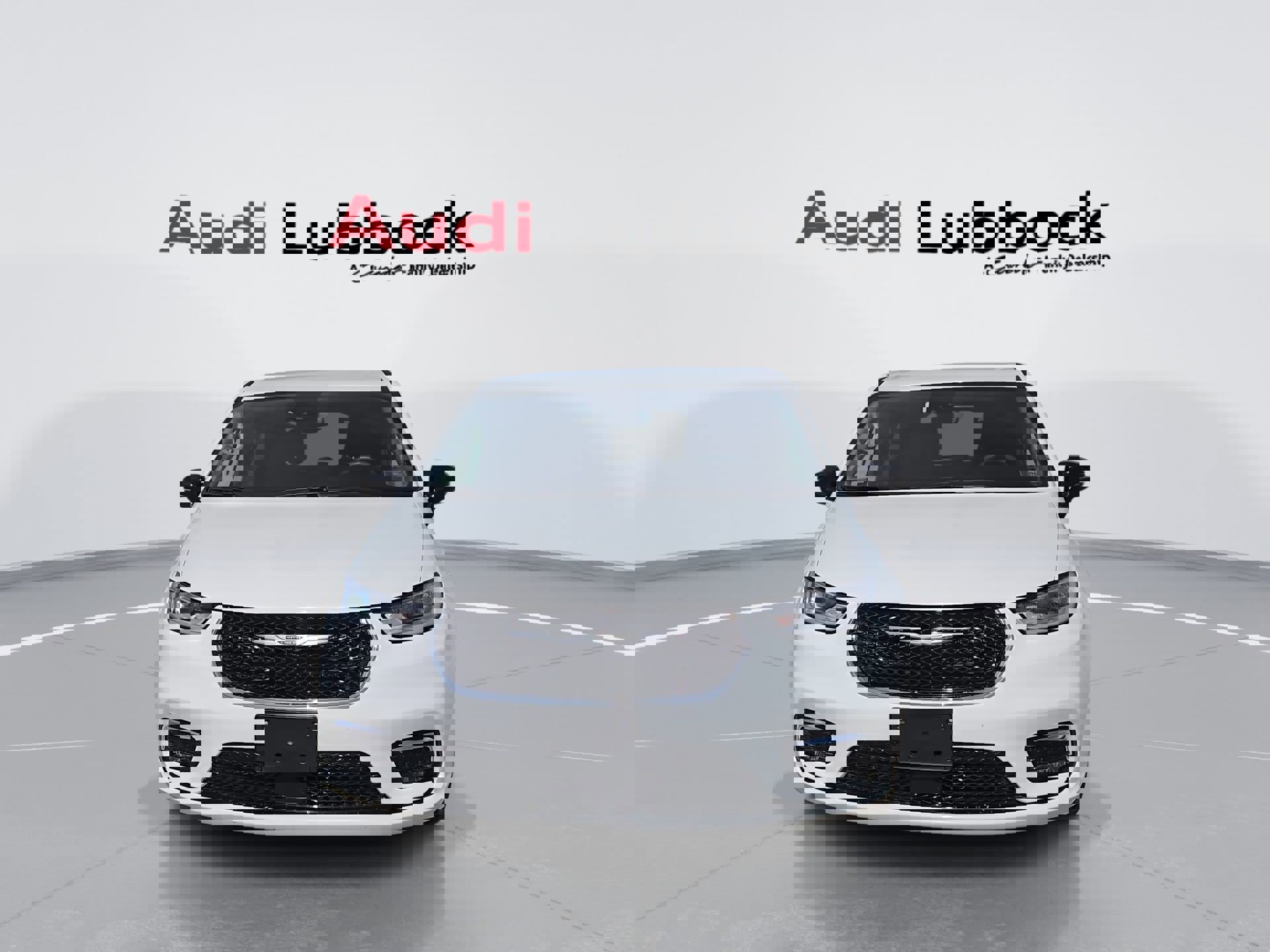 Used 2024 Chrysler Pacifica Touring-L FWD image 3