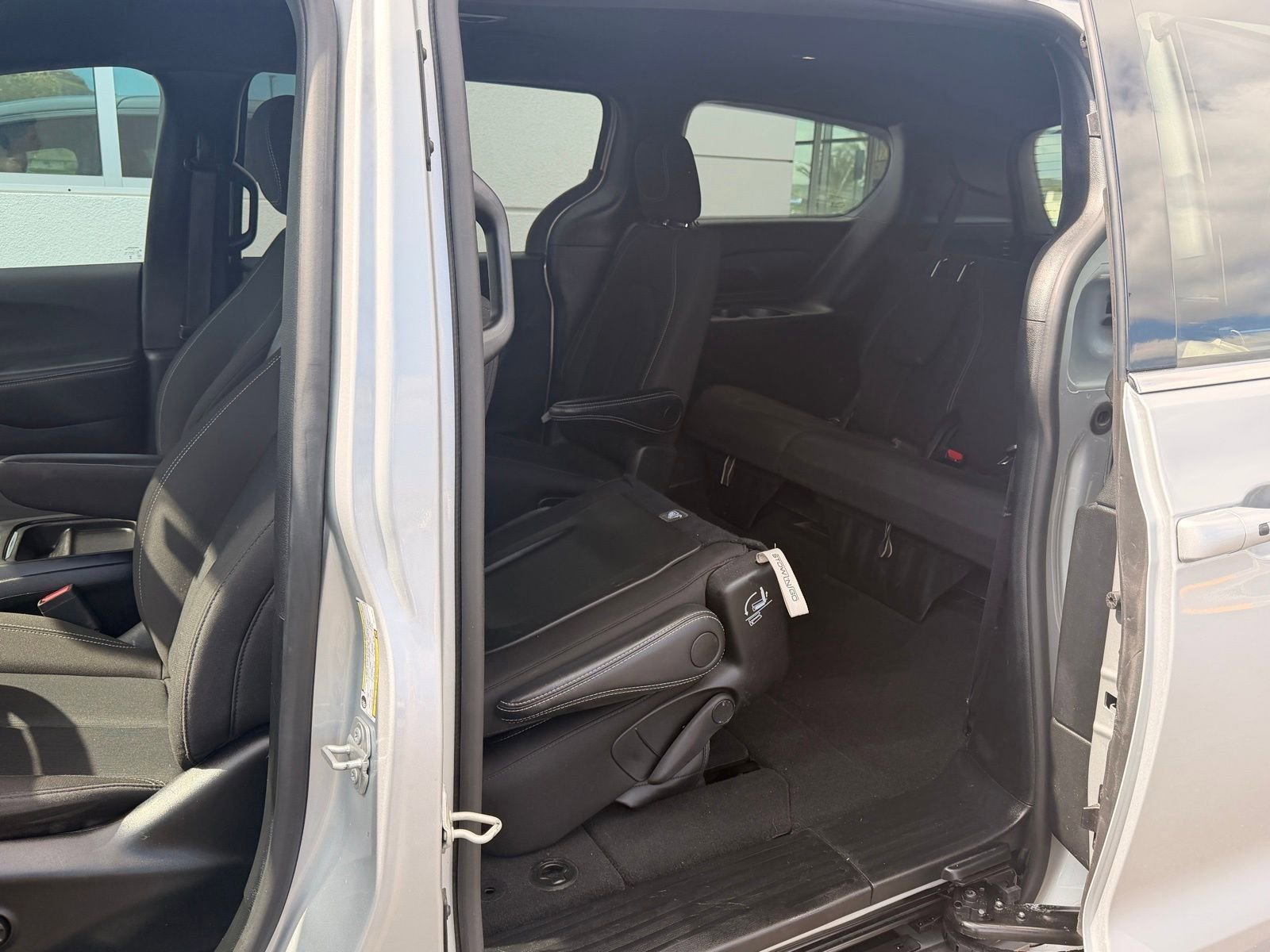 Used 2024 Chrysler Pacifica Touring image 9