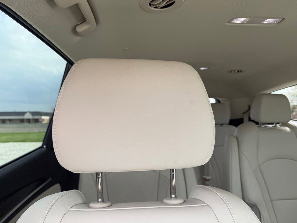 Used 2024 Buick Enclave Essence FWD image 33