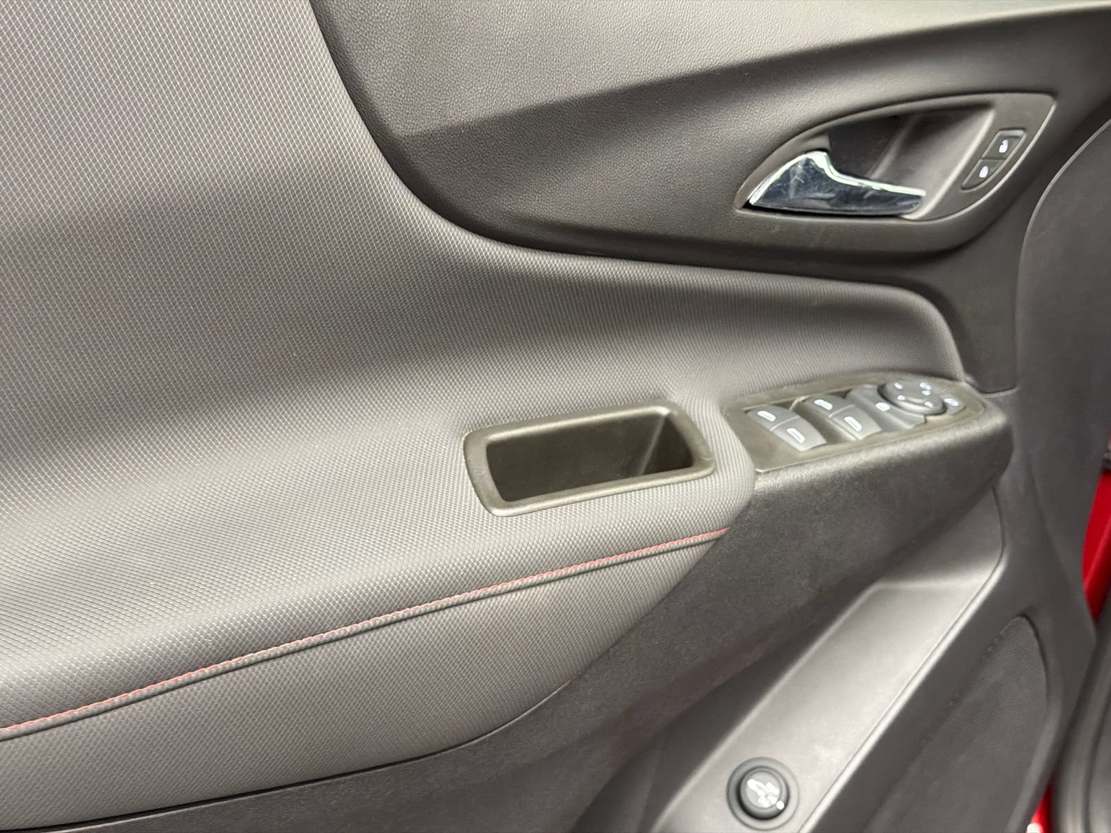 Used 2023 Chevrolet Equinox RS FWD image 19