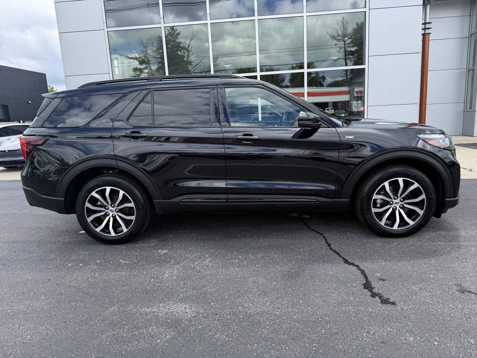 Used 2025 Ford Explorer ST-Line AWD/4WD image 1