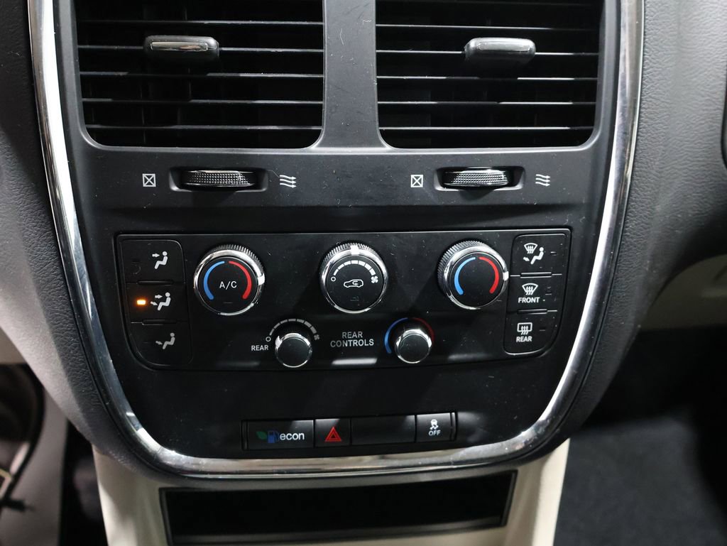 Used 2016 Dodge Grand Caravan SXT image 25