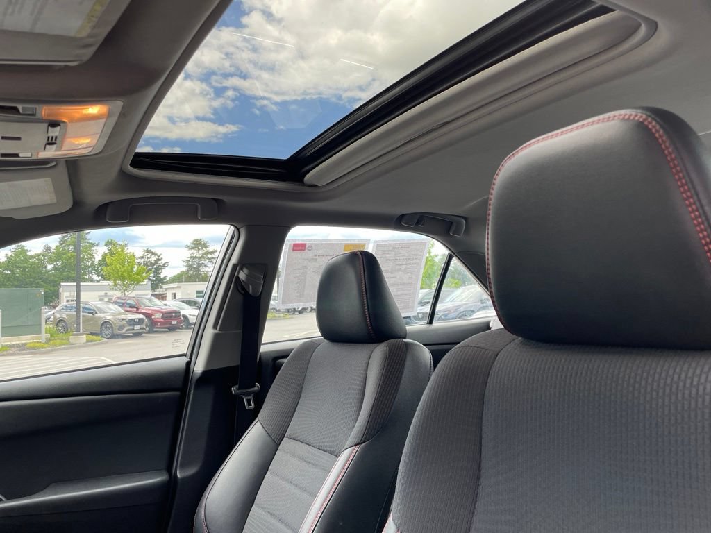 Used 2016 Toyota Camry SE w/ Moonroof Package FWD image 25