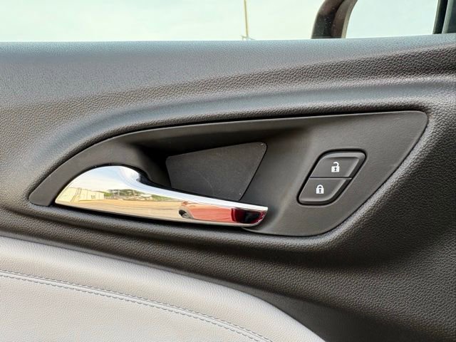 New 2026 Chevrolet Trax LT w/ Sunroof Package FWD image 22