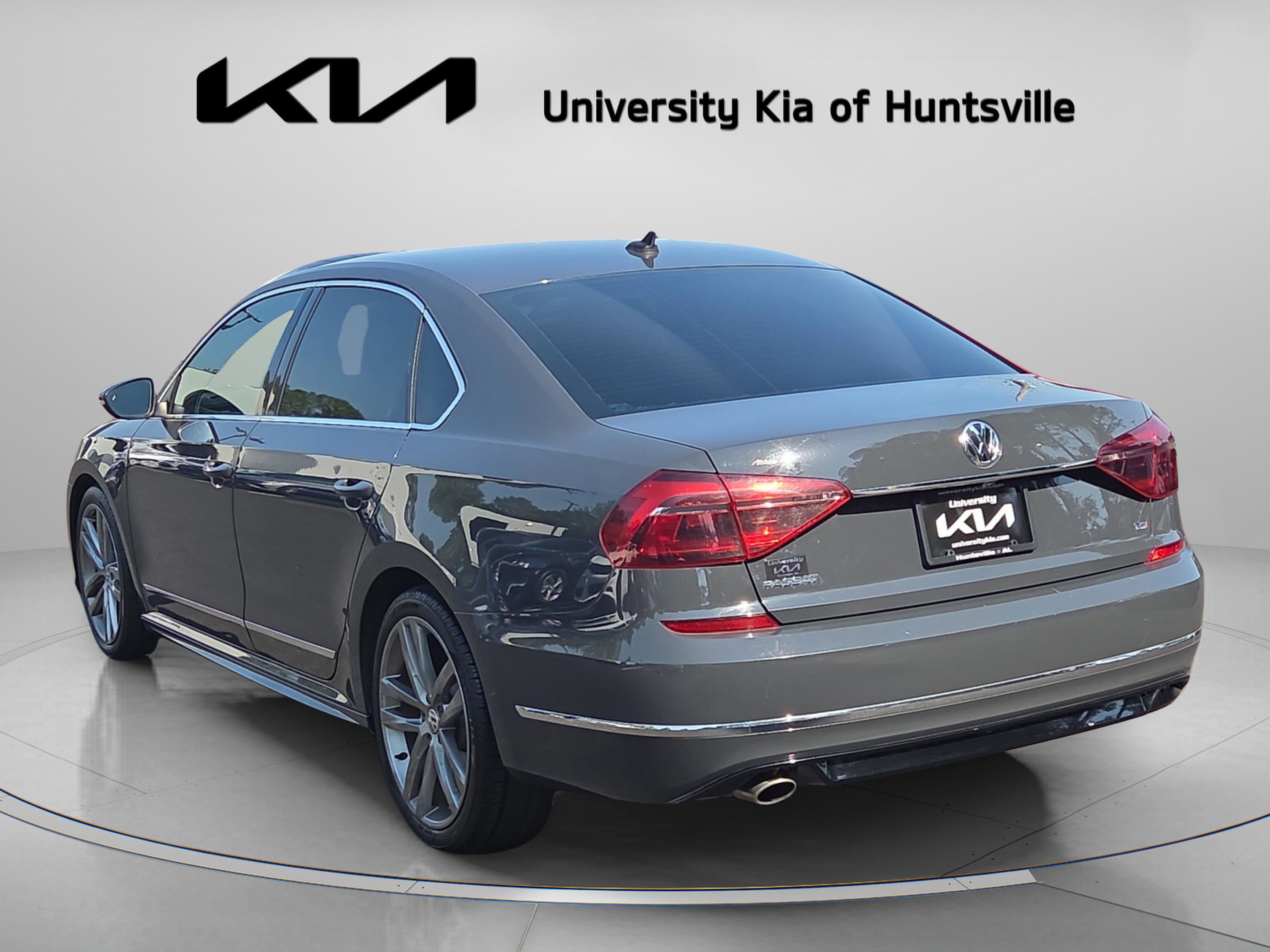 Used 2017 Volkswagen Passat 1.8T R-Line FWD image 5