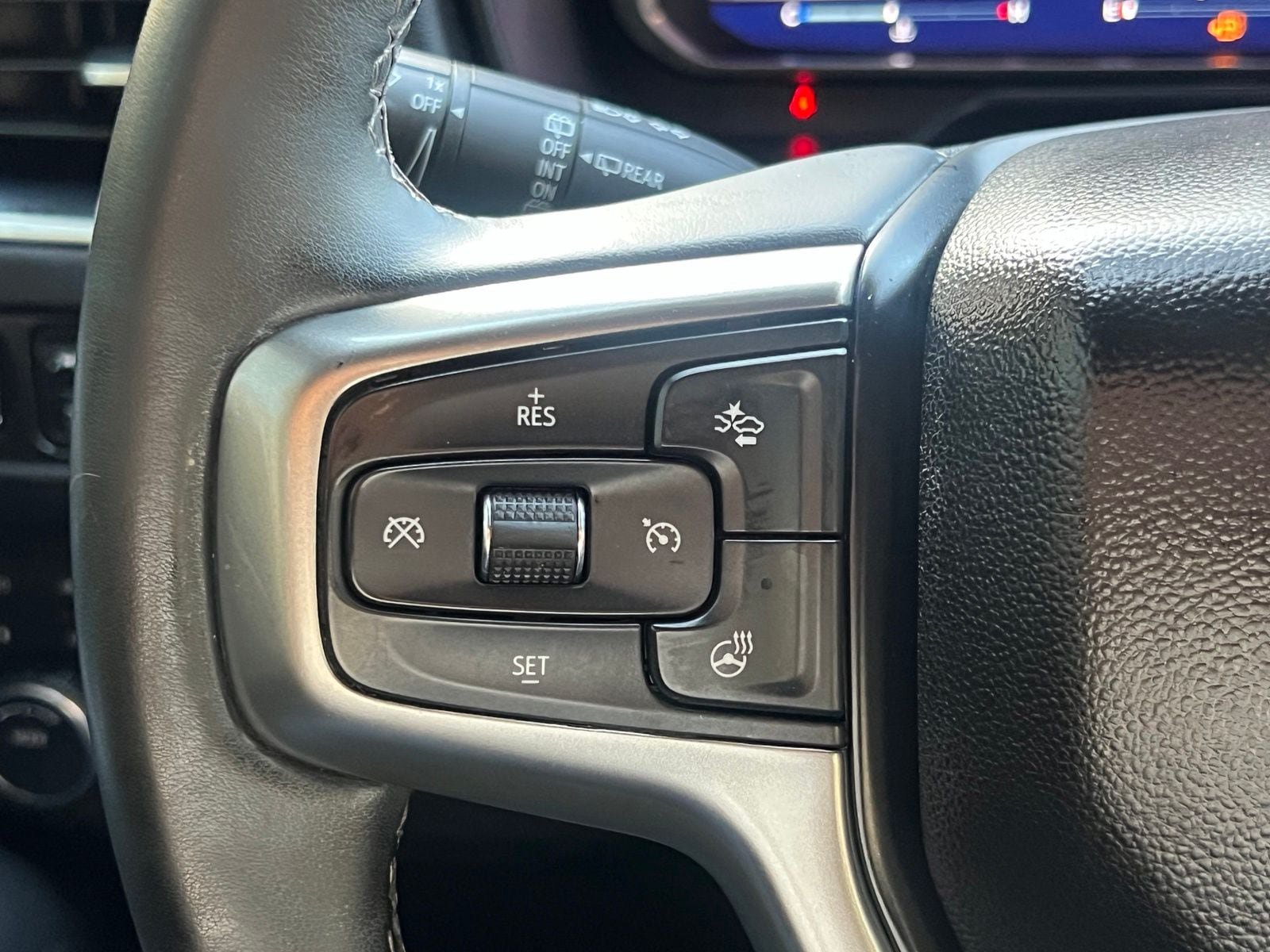 Used 2023 Chevrolet Tahoe Z71 w/ Luxury Package AWD/4WD image 32