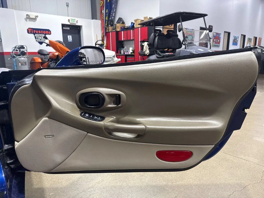 Used 2004 Chevrolet Corvette Convertible w/ Preferred Equipment Group RWD image 17