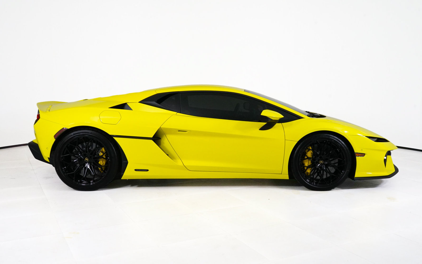 Used 2026 Lamborghini Temerario AWD/4WD image 8