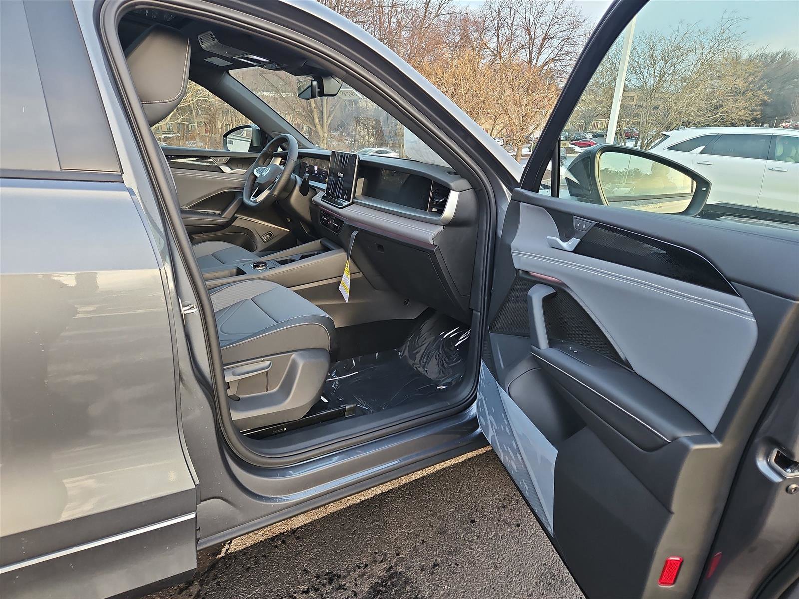 New 2026 Volkswagen Tiguan SE R-Line image 26