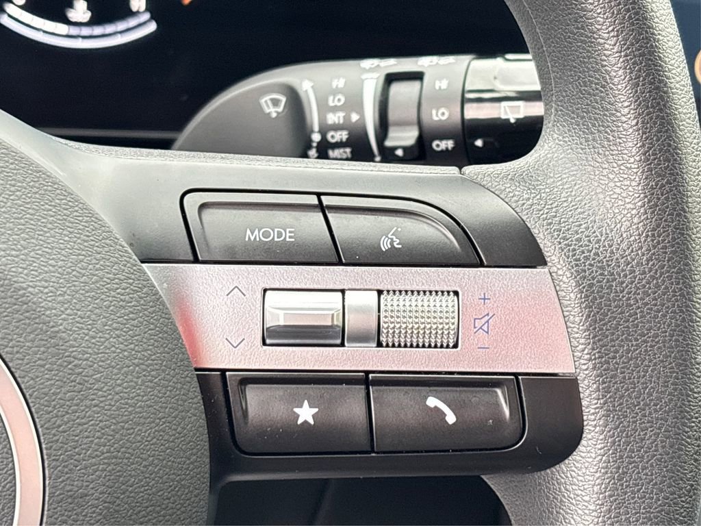 Certified 2025 Hyundai Tucson SE image 26