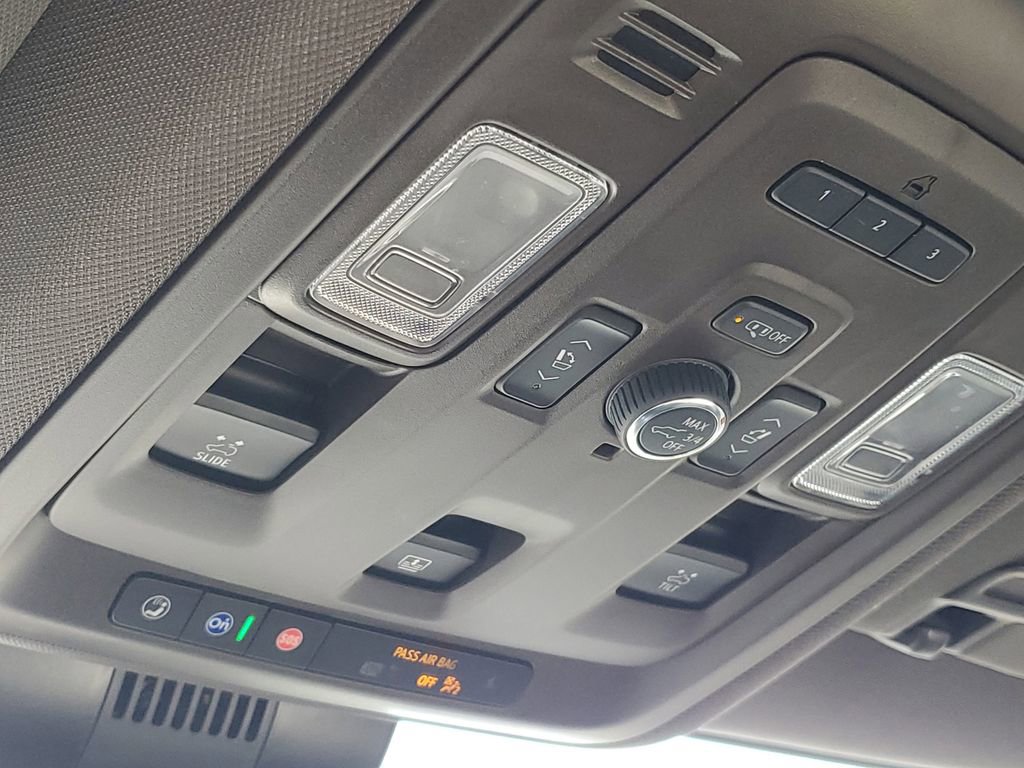 Certified 2024 GMC Yukon SLT w/ SLT Luxury Package image 23