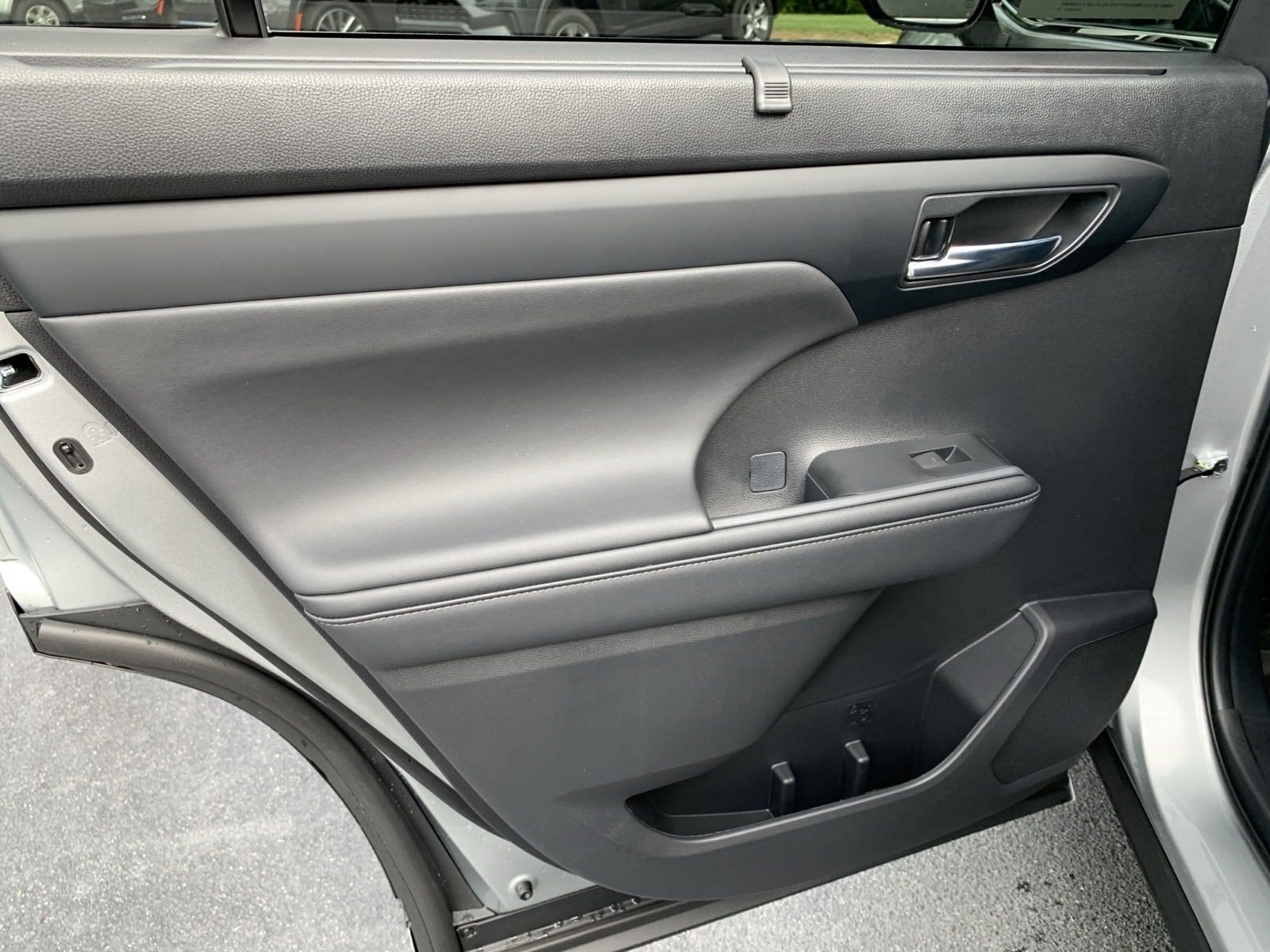 New 2024 Toyota Highlander XLE FWD image 27