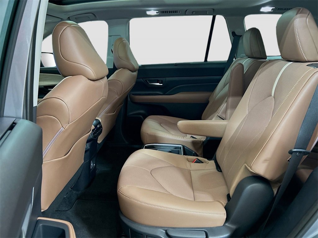 New 2026 Toyota Grand Highlander Platinum image 25