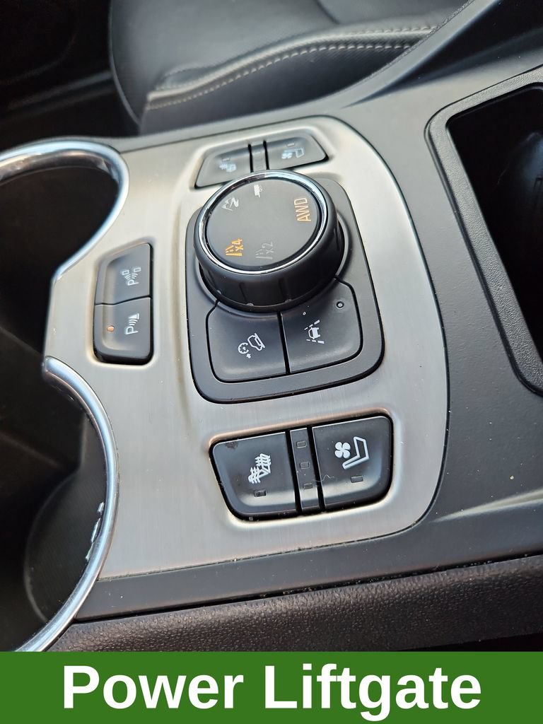 Used 2020 GMC Terrain Denali w/ Denali Premium Package AWD/4WD image 22