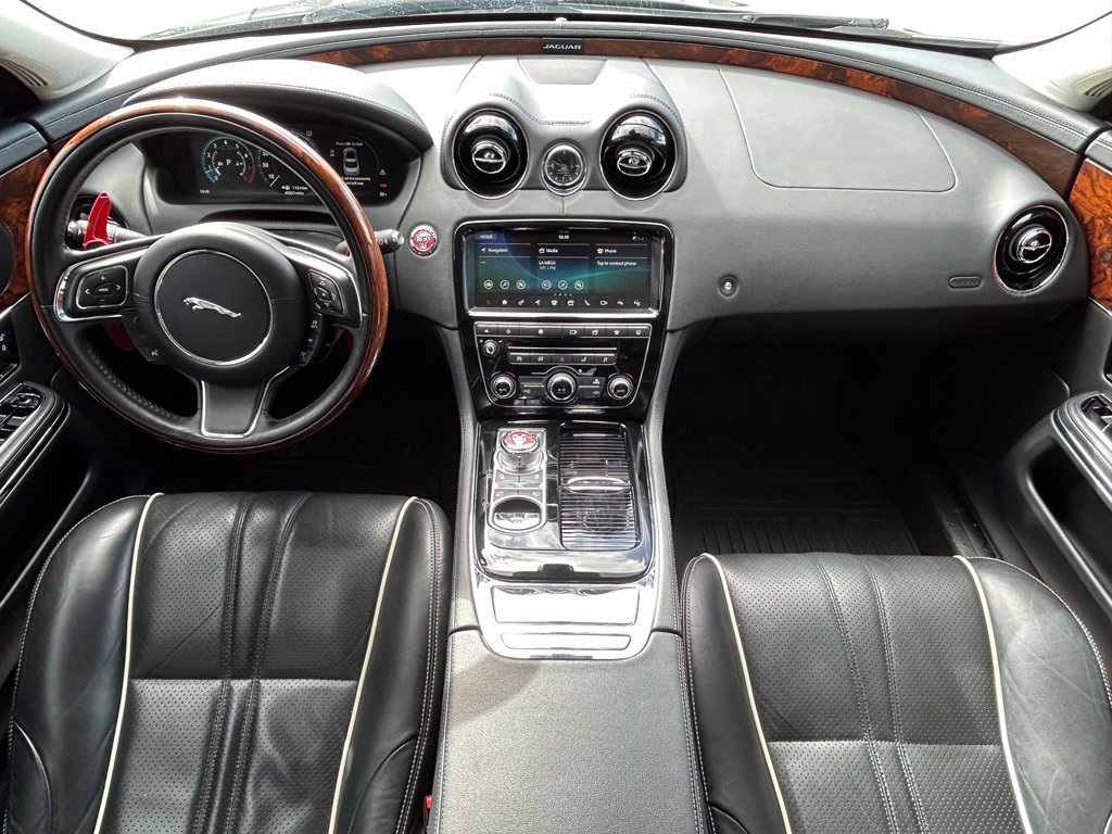 Used 2018 Jaguar XJ R-Sport RWD image 10