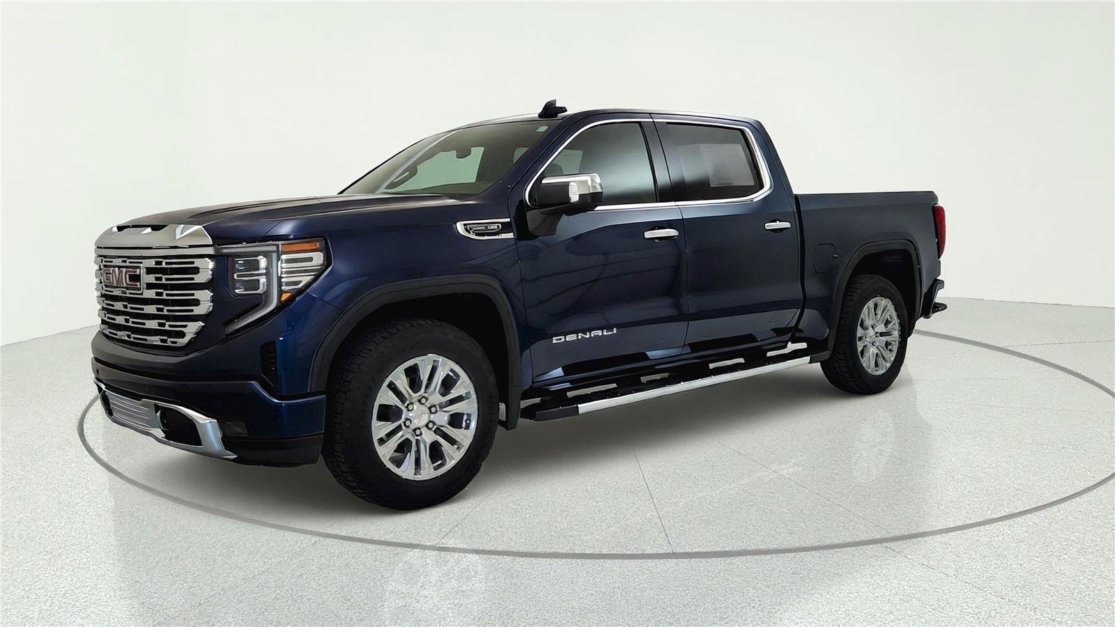 Used 2023 GMC Sierra 1500 Denali AWD/4WD image 3