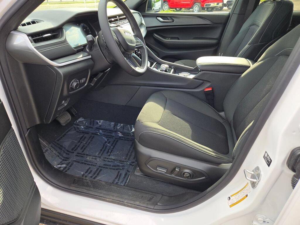 New 2026 Jeep Grand Cherokee Laredo AWD/4WD image 26