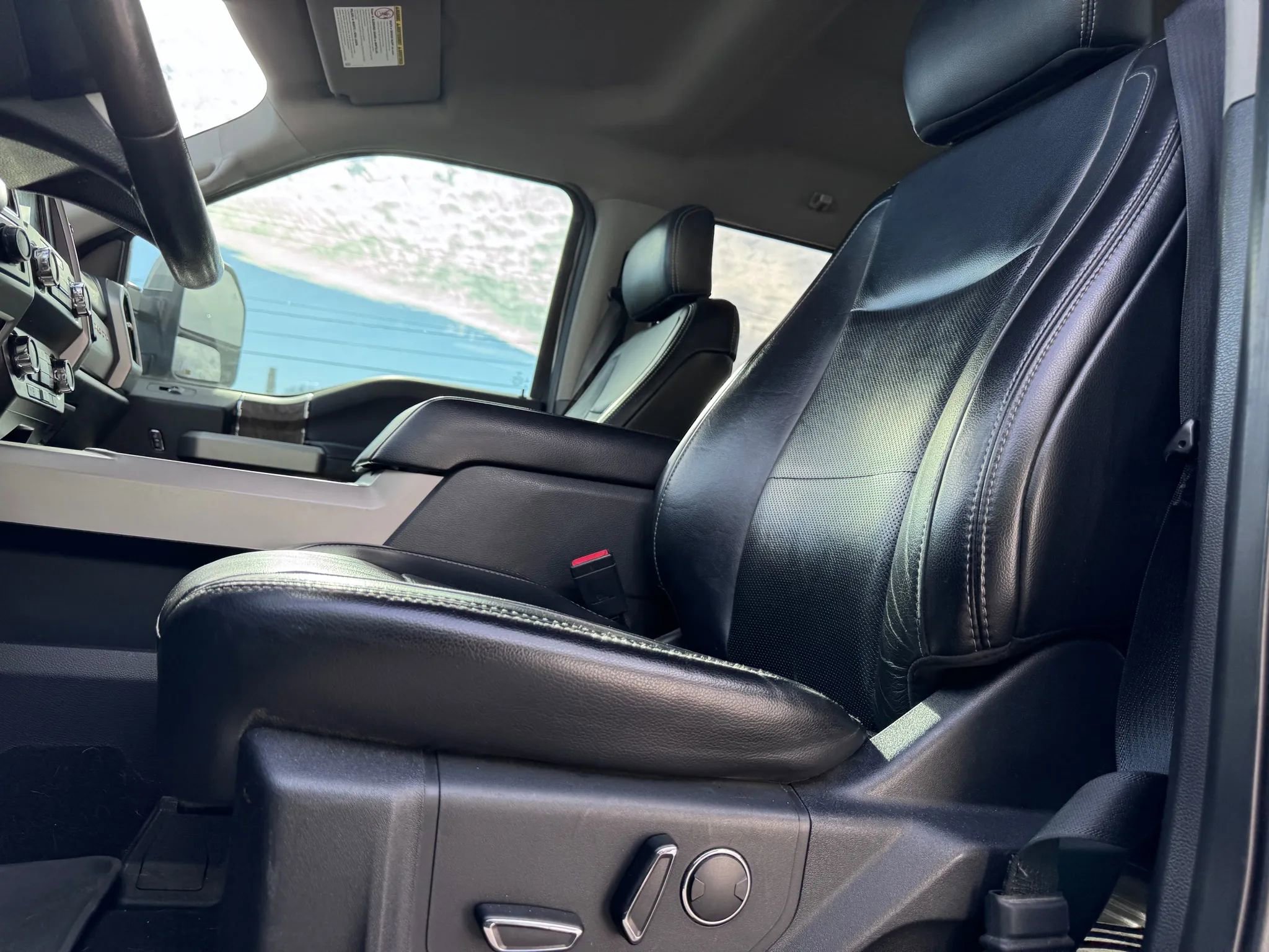 Used 2019 Ford F250 Lariat w/ Lariat Ultimate Package image 20