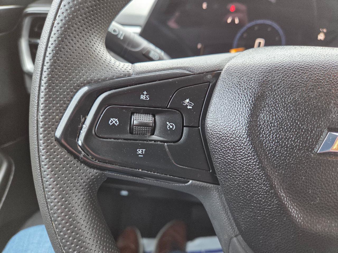 Used 2025 Chevrolet TrailBlazer LT w/ LT Cold Weather Package FWD image 36