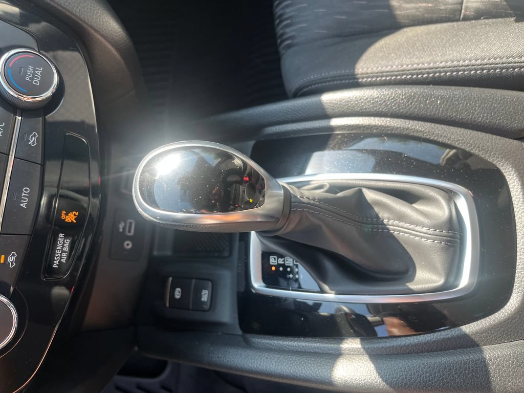 Used 2019 Nissan Rogue SV w/ Premium Package FWD image 24