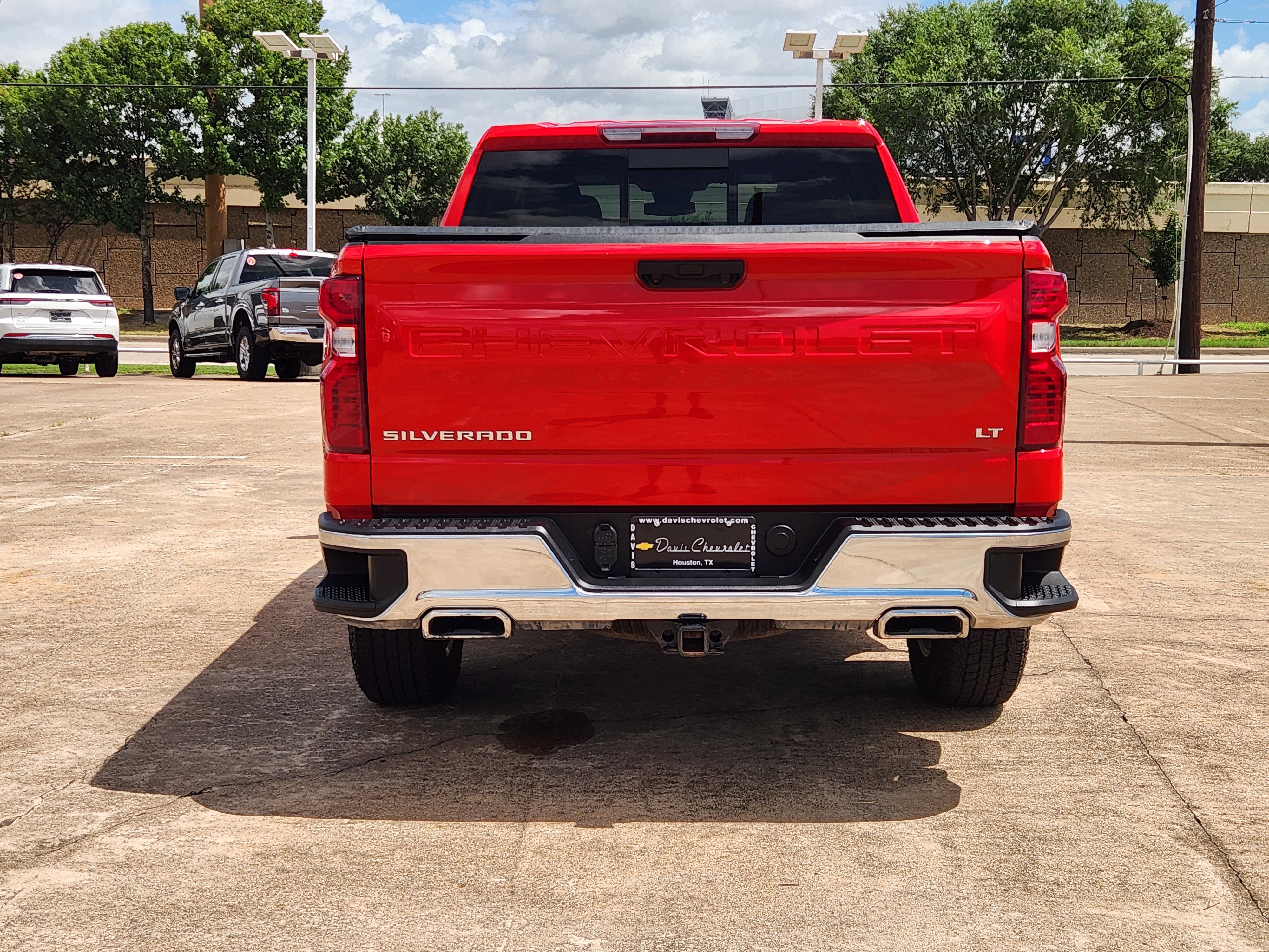 Used 2024 Chevrolet Silverado 1500 LT w/ Z71 Off-Road Package AWD/4WD image 7